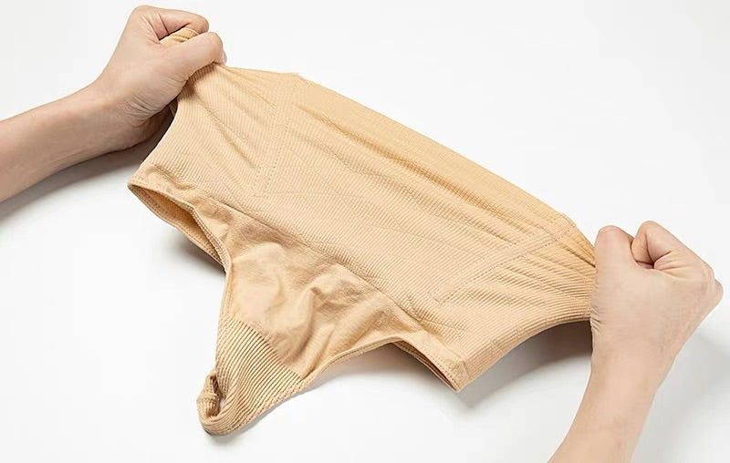 Hands stretching the waistband to show four-way stretch